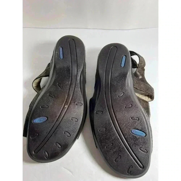 Aravon shoes - Picture 3 of 4